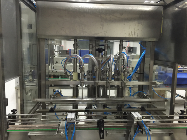 četru galvu pildīšanas mašīnas.jpg