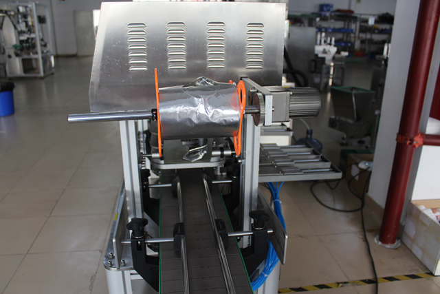 Stikla burku aizzīmogošanas mašīna (1).JPG