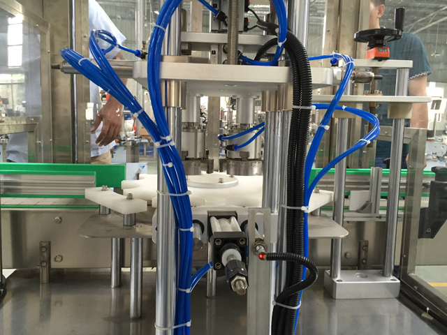 AIZMUGURĒJĀ PUSE vakuuma aizdares mašīnu galvenajam korpusam.jpg