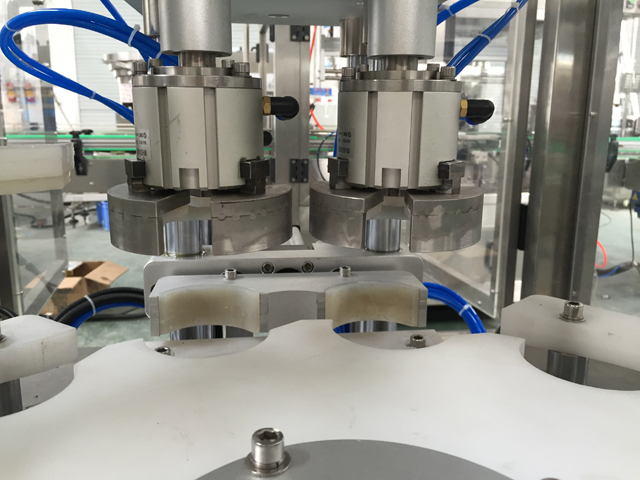 Vakuuma vāciņu mašīna.jpg