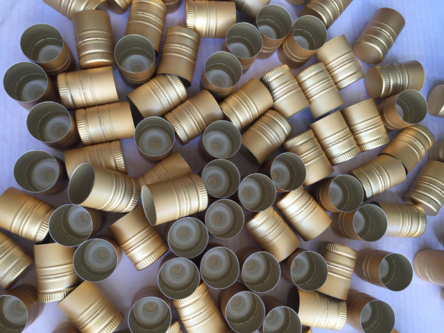 caps samples sent from usa customer for capping machine alumīnija vāciņi.jpg