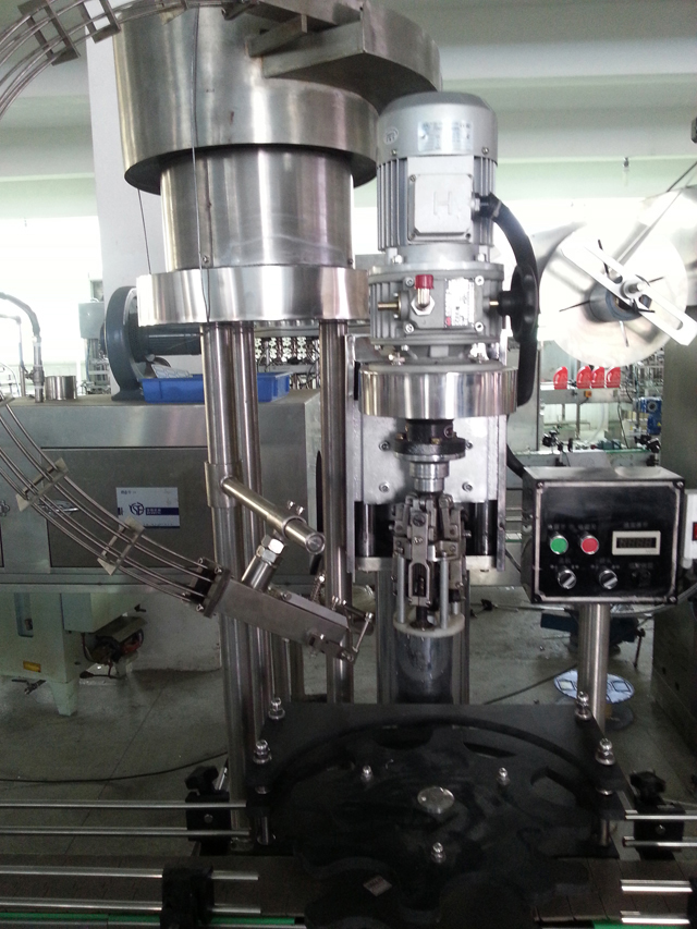 korķa mašīna pudelēm.jpg