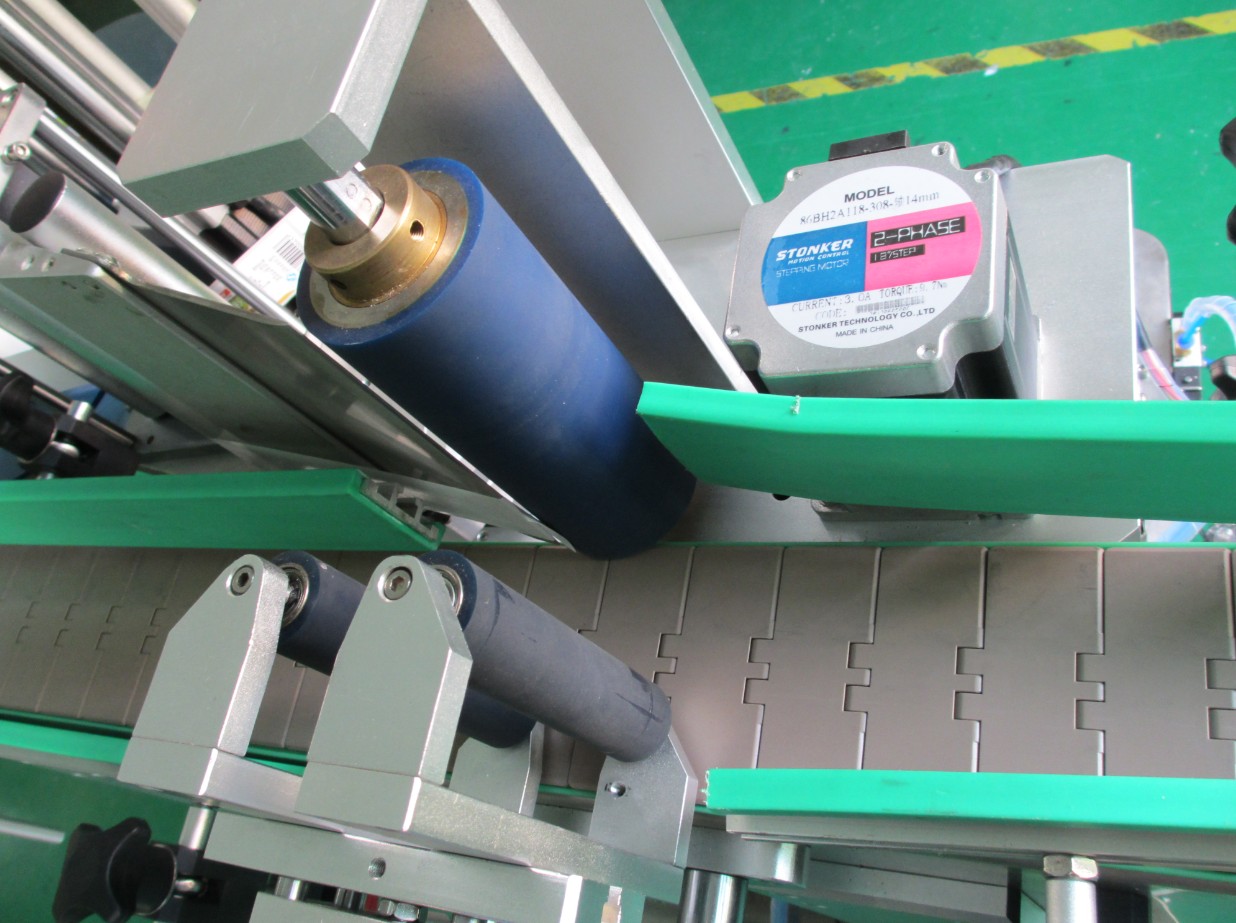 PLC controlling system bottle labeling machine MARĶĒŠANAS IEKĀRTAS PUDELES PLC2.jpg