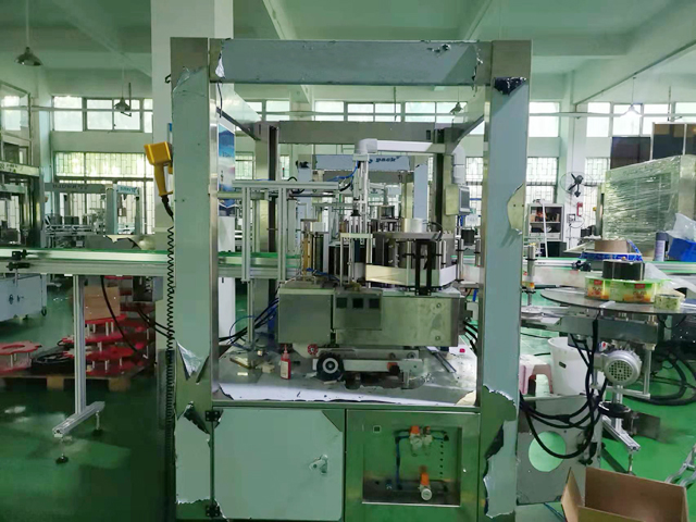 karsti izkausētu etiķešu mašīna.jpg