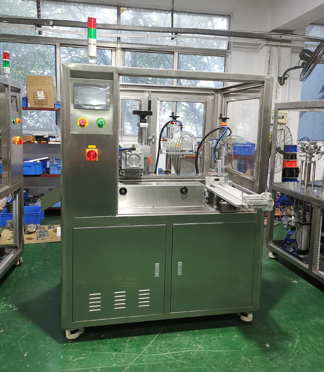 mašīna uzglabāšanas tvertnē.jpg