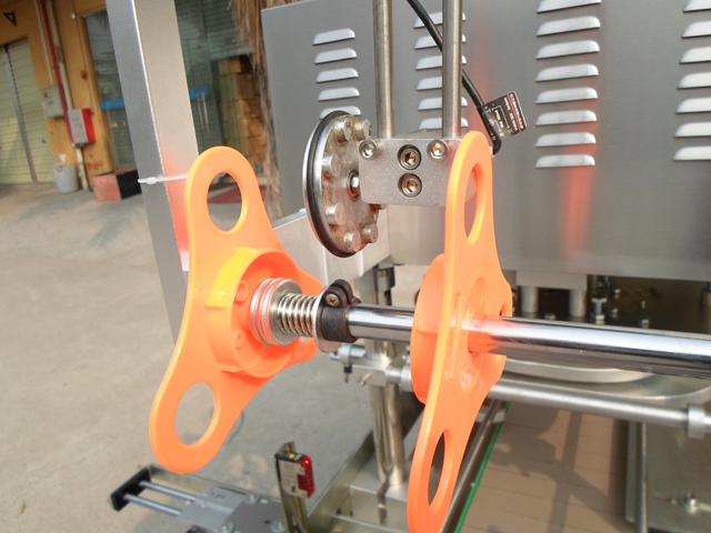 film roller rullītis plēves iekraušanai sealing.jpg