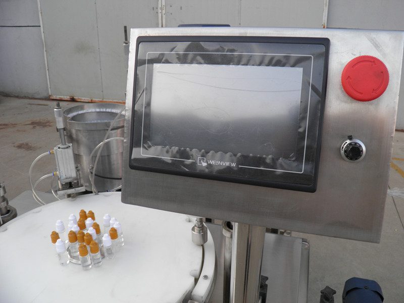 filling plugging capping labeling production line E šķidrums PLC pudeles pildīšanas vāciņš labeling.jpg