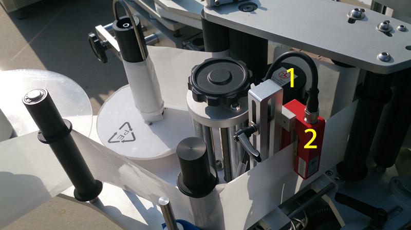 labeling machine for E liquid small bottles marķēšana E šķidruma aizvēršanai images.jpg
