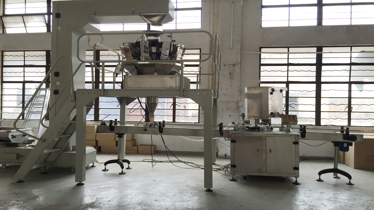 kārbu pildīšanas aizzīmogošanas mašīnas.jpg