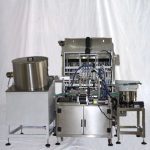 Monobloka matu kopšanas eļļa mazo pudelīšu pildīšanas un presēšanas aizbāžņa mašīna