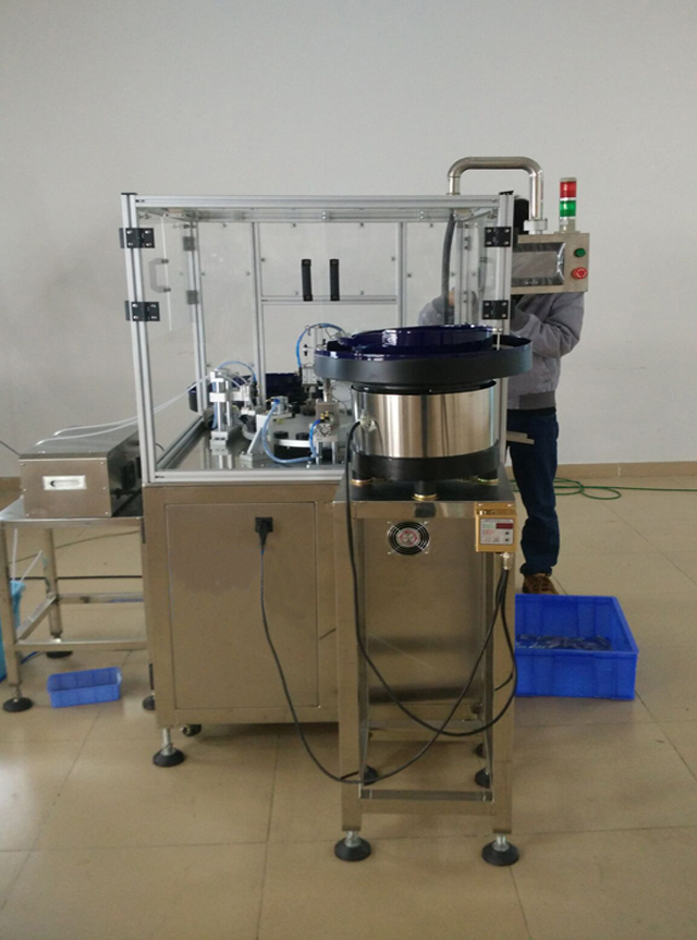 mašīnu testēšana, ko veica engineer.jpg