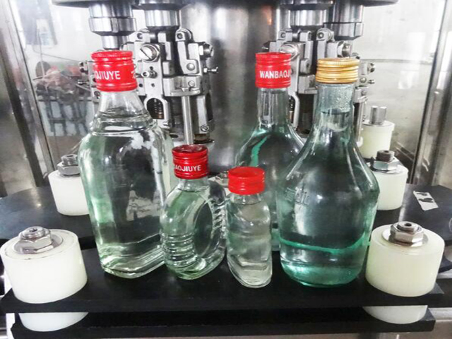 iekšā ropp capping machinery.jpg