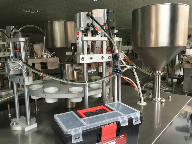 caurules pildvielas hermētiķis rindā.jpg