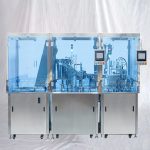 Farmaceitisko pilnšļirču komplekta uzpildes vāciņu mašīna