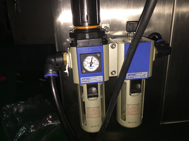 pneimatiskā daļa uzpildīšanai blīvēšanas mašīna.jpg