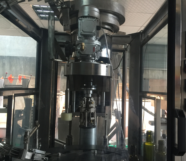 iekšā ropp capping machinery.jpg