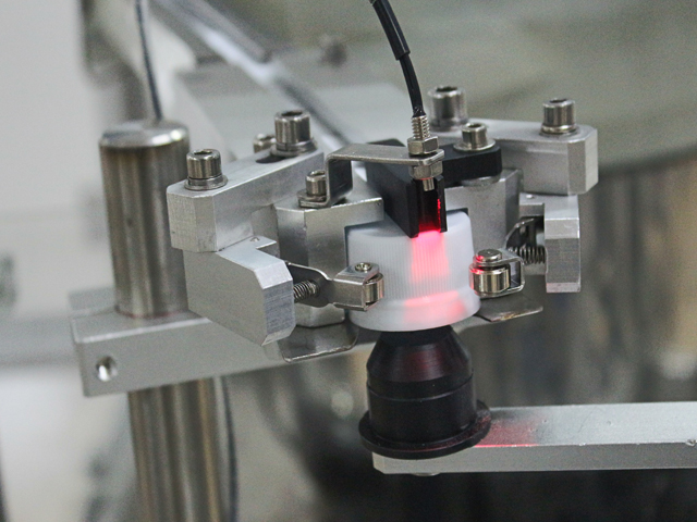 Mašīnu vāciņš detaļās.jpg