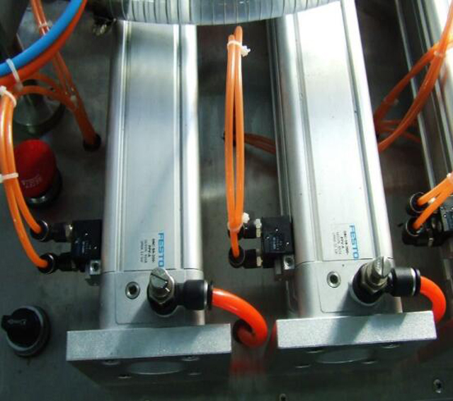 aizvērt attēlus uzpildīšanas mašīnai.jpg