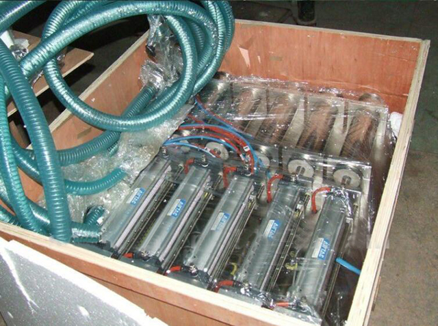 4 galviņu pildīšanas mašīna koka korpusā.jpg