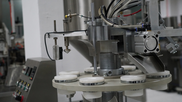 cauruļu pildītājs sealer plastmasa.jpg