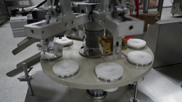 pusautomātiskais cauruļu pildītājs sealer line.jpg