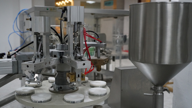 cauruļu pildītājs sealer plastmasa.jpg