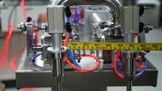 stainless steel connection part for whole filling machines uzpildes mašīna ar SS Steel.jpg