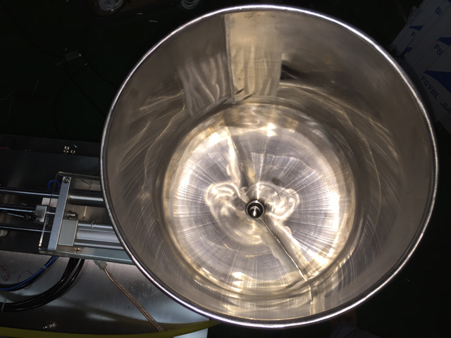 filling hopper for filling sealing uzpildes piltuve ultraskaņas blīvējumam filler.jpg