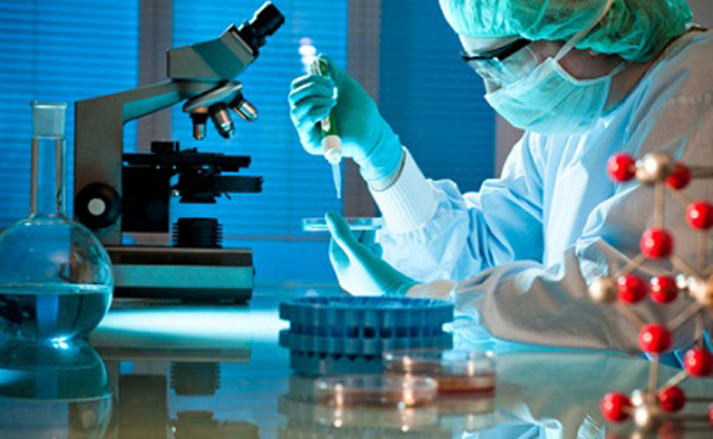 workers testing filling sealing samples laboratoriskā-testēšana-ar-tubes-filler-sealer.jpg