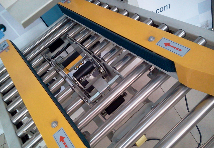 tuvu kadrs kartona aizzīmogošanas mašīnai semi auto.jpg