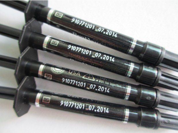 labeling printer machine for syringes šļirču marķēšanas drukāšana.jpg