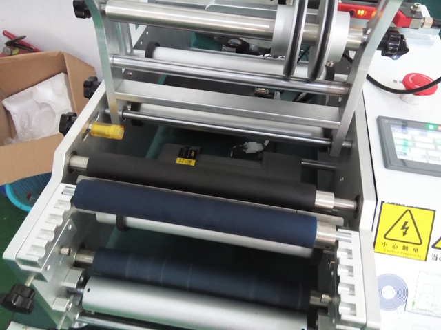 MARĶĒŠANAS MAŠĪNA PUSAUTOMĀTISKA injekcijas adatai.jpg