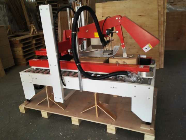 karstās kausēšanas līmes kartona aizzīmogošanas mašīna.jpg