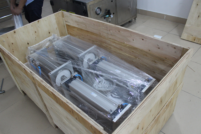 mašīna koka korpusā.jpg